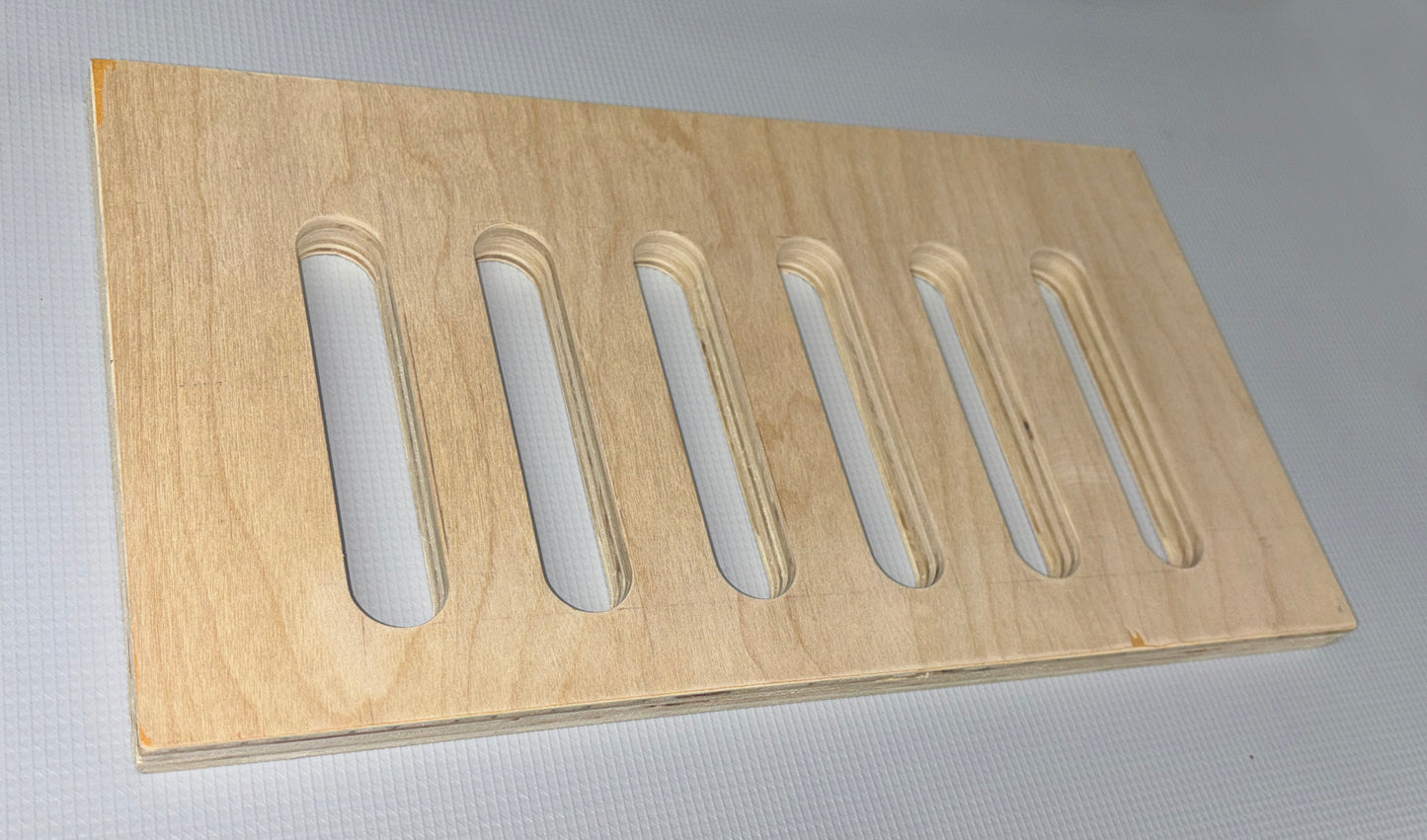 Hand router jig for cutting slots